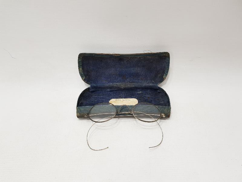 OSMANLI DÖNEMİ KUTUSUNDA GÜMÜŞ GÖZLÜK 