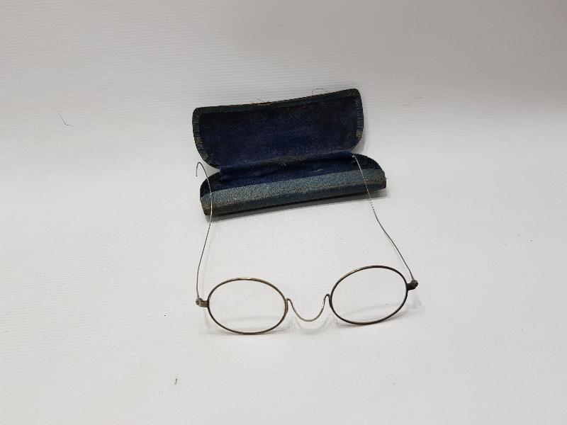 OSMANLI DÖNEMİ KUTUSUNDA GÜMÜŞ GÖZLÜK 