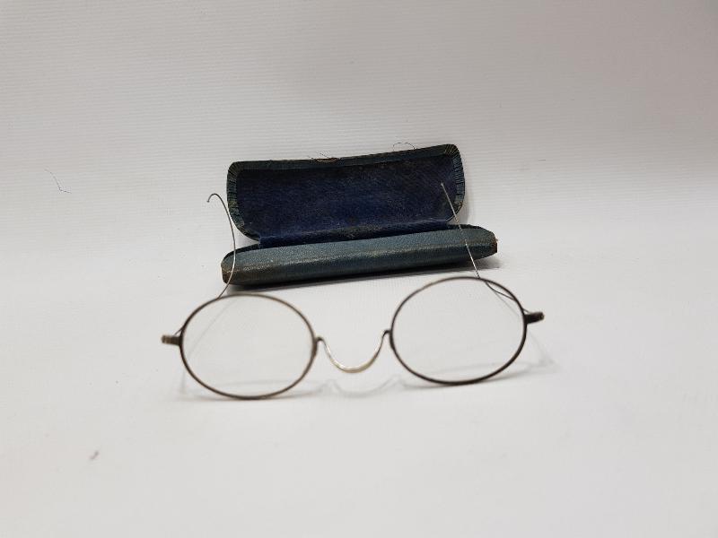 OSMANLI DÖNEMİ KUTUSUNDA GÜMÜŞ GÖZLÜK 