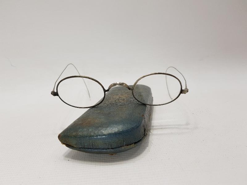 OSMANLI DÖNEMİ KUTUSUNDA GÜMÜŞ GÖZLÜK 