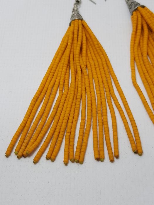 SARI RENKLİ TAŞLARDAN MAMÜL BİR ÇİFT KÜPE