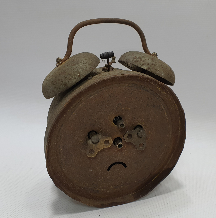 CUMHURİYET BAŞLARI HOROZLU MASA SAATİ