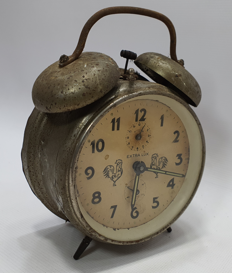 CUMHURİYET BAŞLARI HOROZLU MASA SAATİ