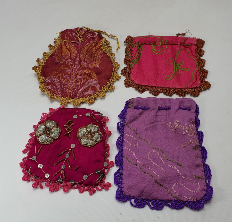 ELMASİYE VE İPEKTEN MAMUL 4 ADET OSMANLI KESE