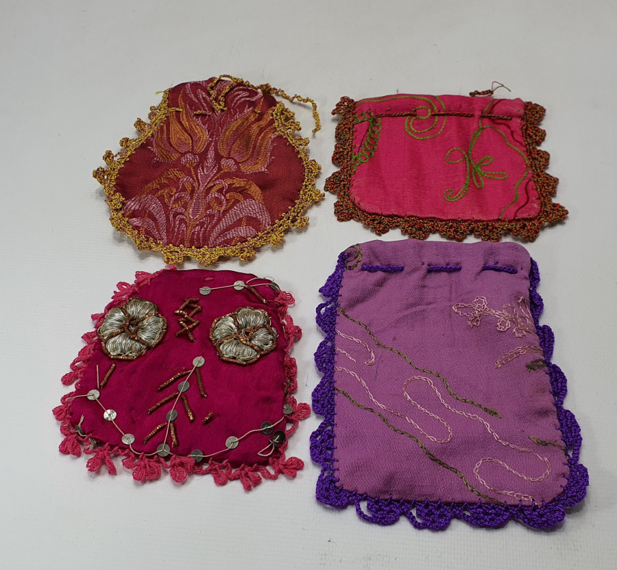 ELMASİYE VE İPEKTEN MAMUL 4 ADET OSMANLI KESE