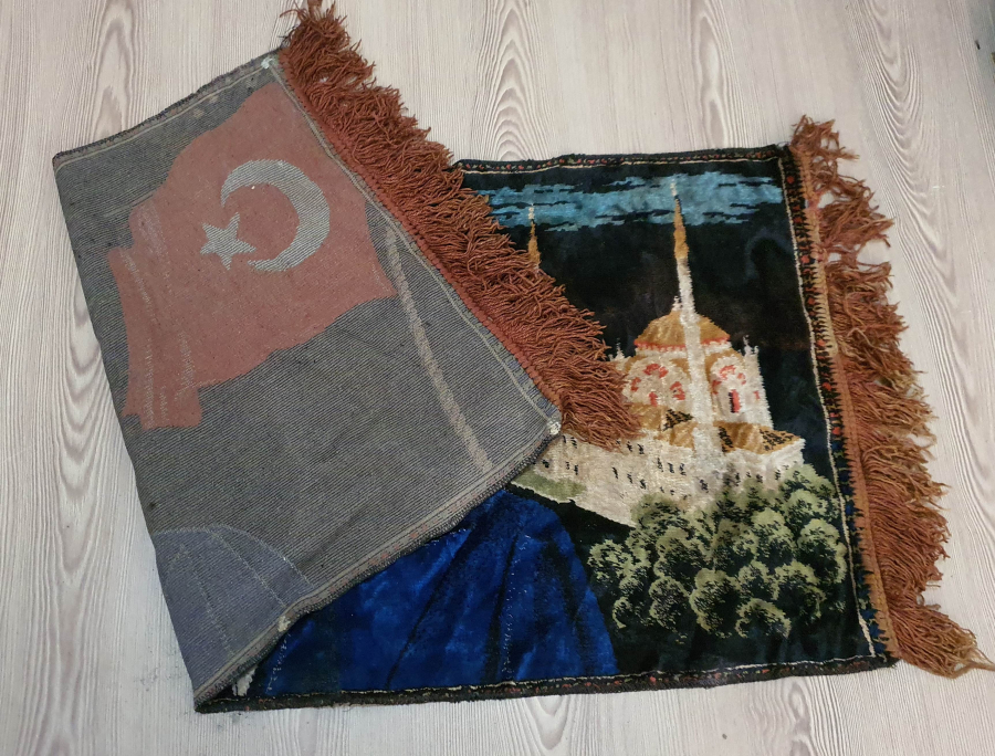 ÜZERİ ADNAN MENDERES GÖRSELLİ DUVAR HALISI