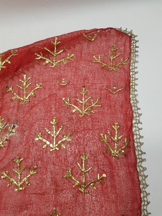 BERGAMA KOZAK YÖRESİ ALTIN TEL KIRMA İŞLEMELİ GELİN ÖRTÜSÜ