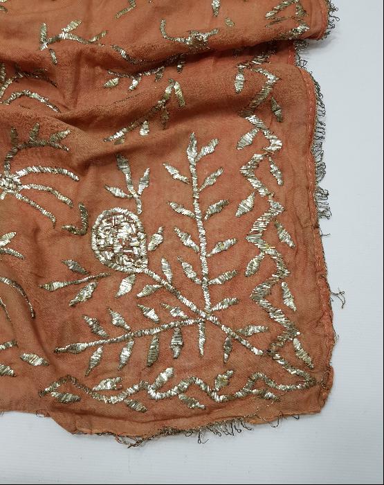 BERGAMA KOZAK YÖRESİ GÜMÜŞ TEL KIRMA İŞLEMELİ GELİN ÖRTÜSÜ