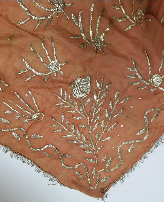 BERGAMA KOZAK YÖRESİ GÜMÜŞ TEL KIRMA İŞLEMELİ GELİN ÖRTÜSÜ