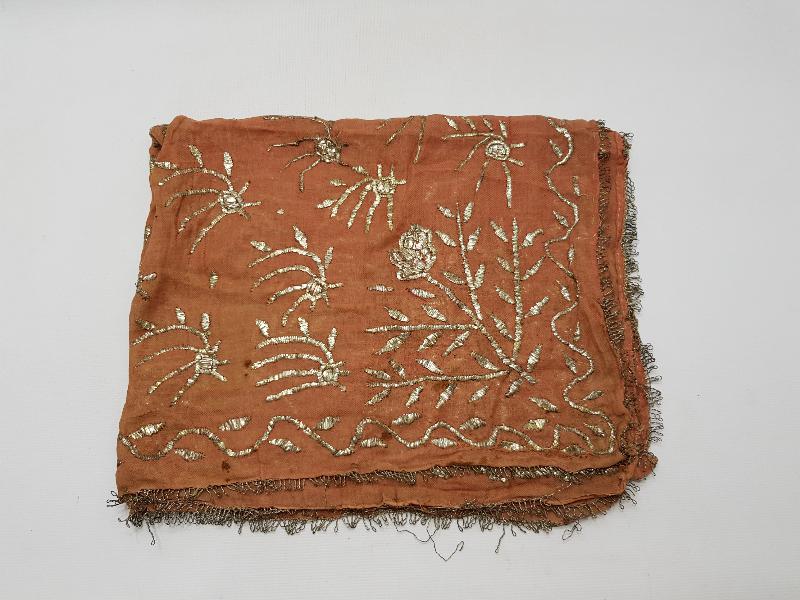 BERGAMA KOZAK YÖRESİ GÜMÜŞ TEL KIRMA İŞLEMELİ GELİN ÖRTÜSÜ