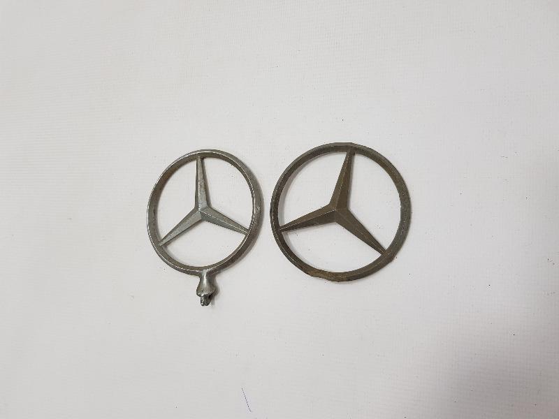 İKİ ADET ESKİ MERCEDES ARABA AMBLEMİ