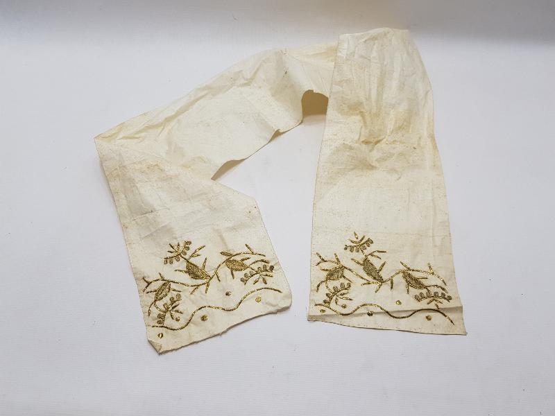 OSMANLI DÖNEMİ ALTIN TEL KIRMA İŞLEMELİ İPEK UÇKUR