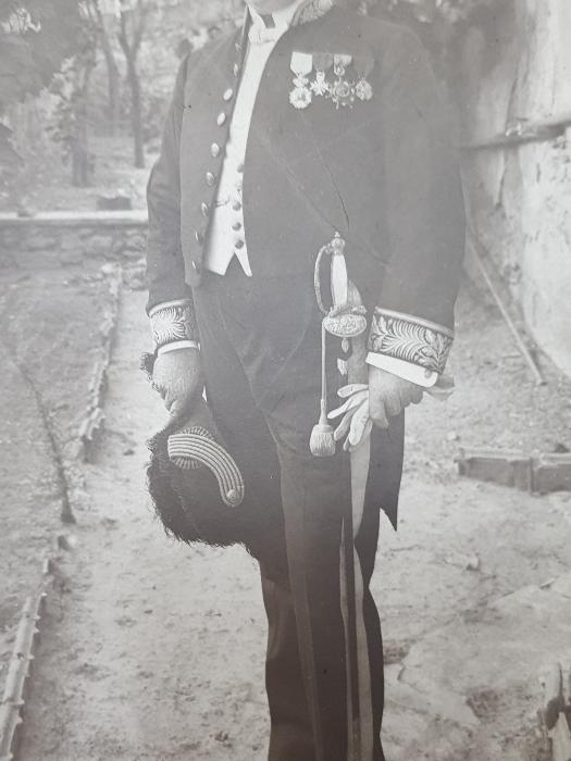 OSMANLI DÖNEMİ FRANSIZ BÜYÜKELÇİ FOTOĞRAFI VE SIRMALI KOLLUKLARI 