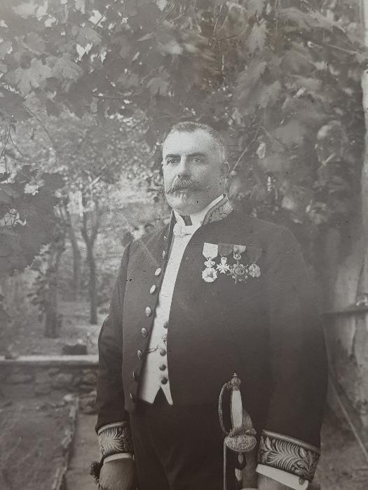 OSMANLI DÖNEMİ FRANSIZ BÜYÜKELÇİ FOTOĞRAFI VE SIRMALI KOLLUKLARI 