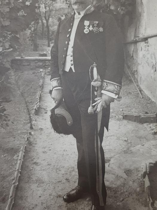 OSMANLI DÖNEMİ FRANSIZ BÜYÜKELÇİ FOTOĞRAFI VE SIRMALI KOLLUKLARI 