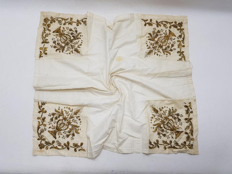 OSMANLI DÖNEMİ YATIK İŞ ALTIN SARMA İŞÇİLİKLİ ÇEVRE