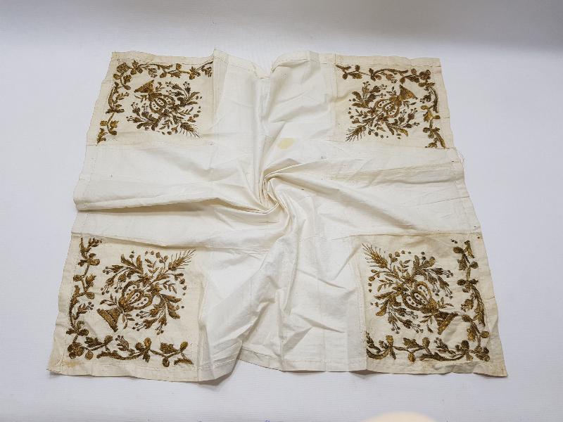 OSMANLI DÖNEMİ YATIK İŞ ALTIN SARMA İŞÇİLİKLİ ÇEVRE