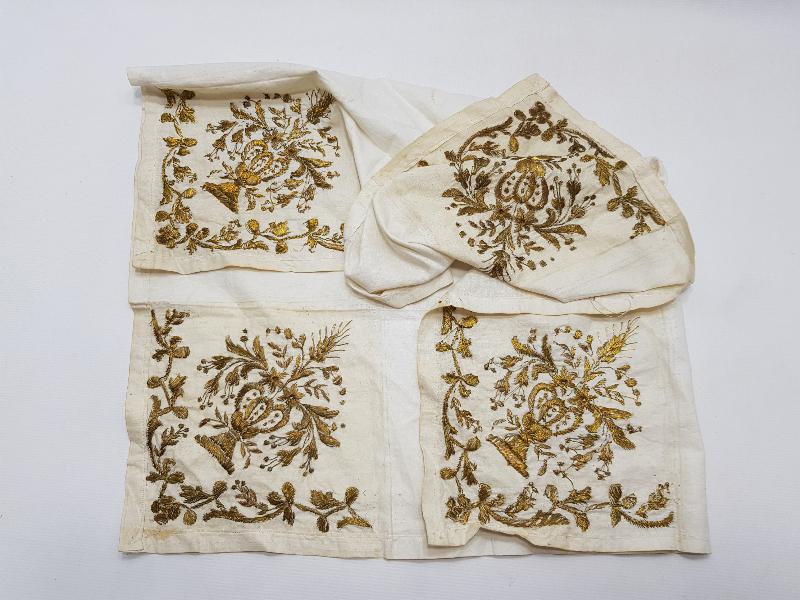 OSMANLI DÖNEMİ YATIK İŞ ALTIN SARMA İŞÇİLİKLİ ÇEVRE