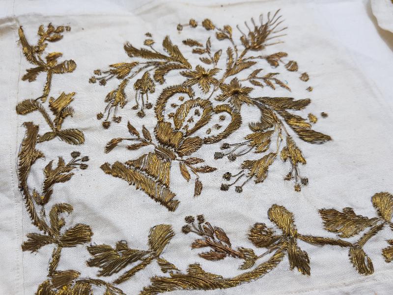 OSMANLI DÖNEMİ YATIK İŞ ALTIN SARMA İŞÇİLİKLİ ÇEVRE