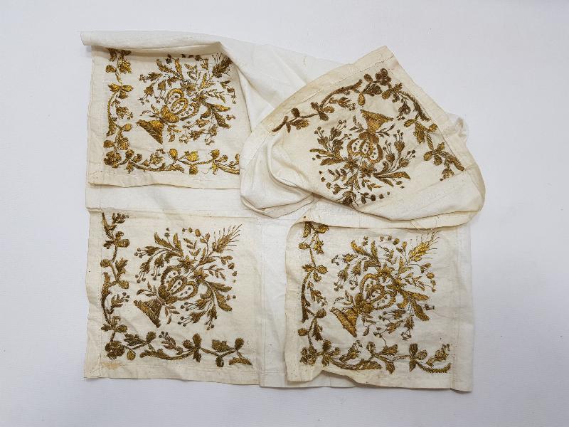 OSMANLI DÖNEMİ YATIK İŞ ALTIN SARMA İŞÇİLİKLİ ÇEVRE