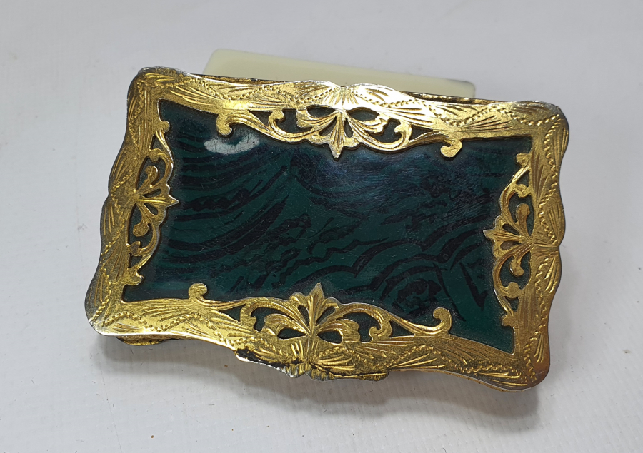 1900 BAŞLARI TESTERE İŞÇİLİKLİ GÜMÜŞ ÜZERİ ALTIN VERMEYLİ AYNALI PUDRİYER