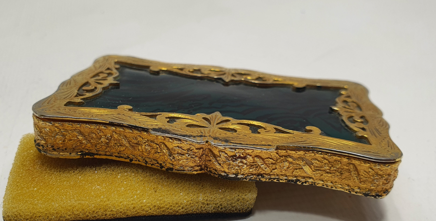 1900 BAŞLARI TESTERE İŞÇİLİKLİ GÜMÜŞ ÜZERİ ALTIN VERMEYLİ AYNALI PUDRİYER