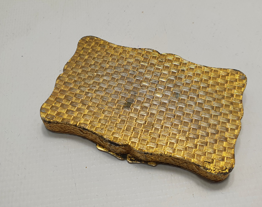 1900 BAŞLARI TESTERE İŞÇİLİKLİ GÜMÜŞ ÜZERİ ALTIN VERMEYLİ AYNALI PUDRİYER