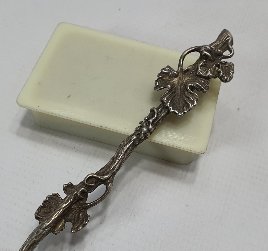 KABARTMA İŞÇİLİKLİ ANTİKA GÜMÜŞ TATLI KAŞIĞI