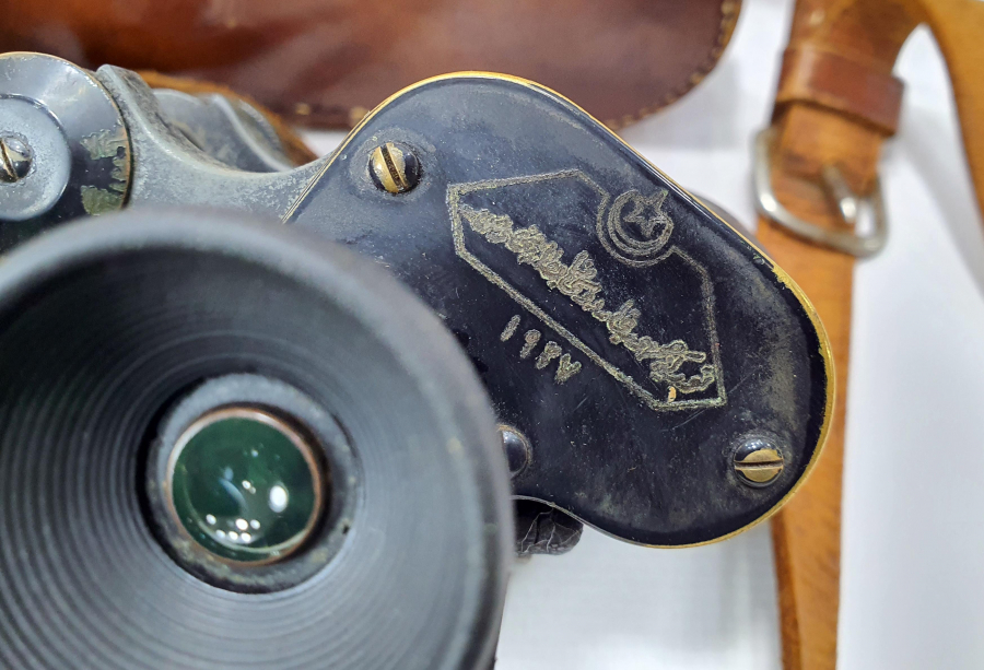 ORJİNAL AY YILDIZLI KUTUSUNDA ÜZERİ OSMANLICA YAZILI KUTUSUNDA NADİR SUBAY DÜRBÜNÜ