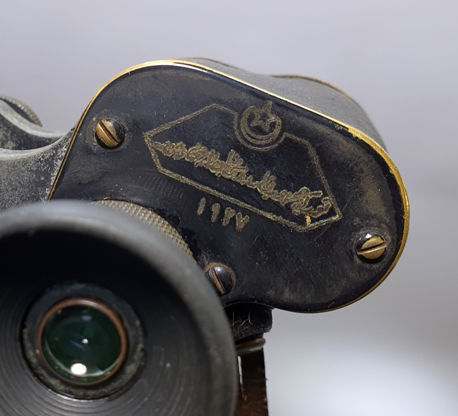 ORJİNAL AY YILDIZLI KUTUSUNDA ÜZERİ OSMANLICA YAZILI KUTUSUNDA NADİR SUBAY DÜRBÜNÜ