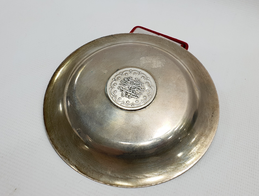 ORTASINDA OSMANLI PARASI BULUNAN SÜLEYMANİYE İŞİ KINA TASI