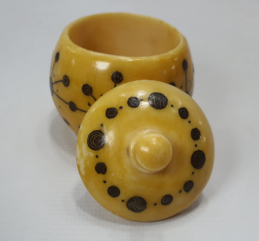 OSMANLI DÖNEMİ ÜZERİ GÜMÜŞ ÇAKMA İŞÇİLİKLİ VE OSMANLICA YAZILI KAPAKLI HOKKA