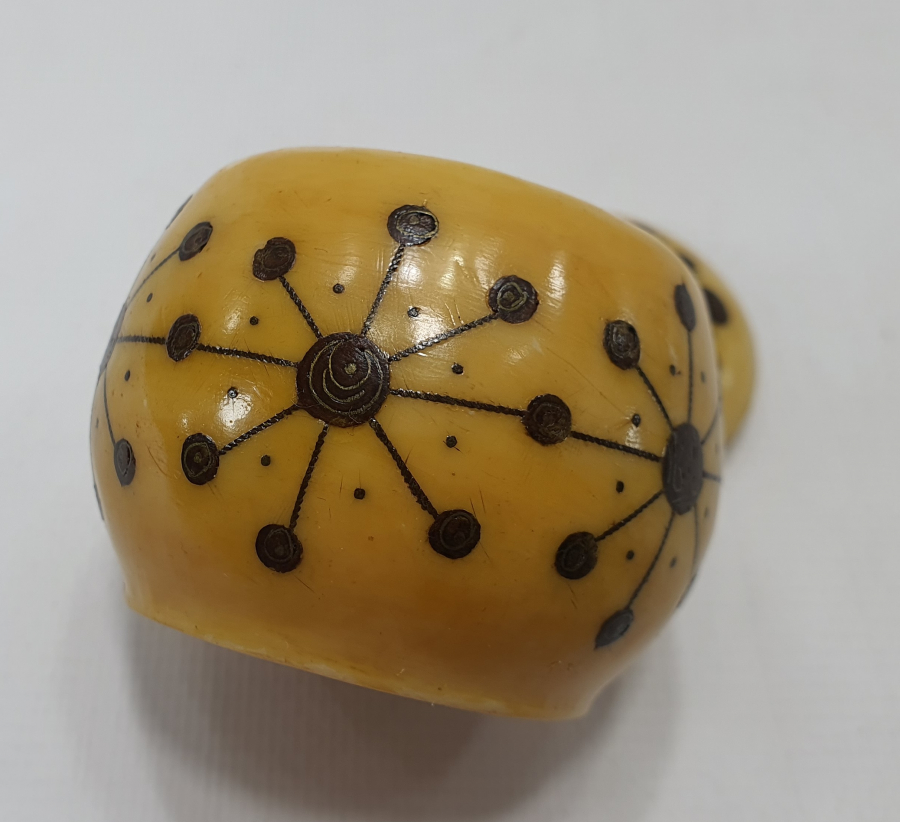 OSMANLI DÖNEMİ ÜZERİ GÜMÜŞ ÇAKMA İŞÇİLİKLİ VE OSMANLICA YAZILI KAPAKLI HOKKA