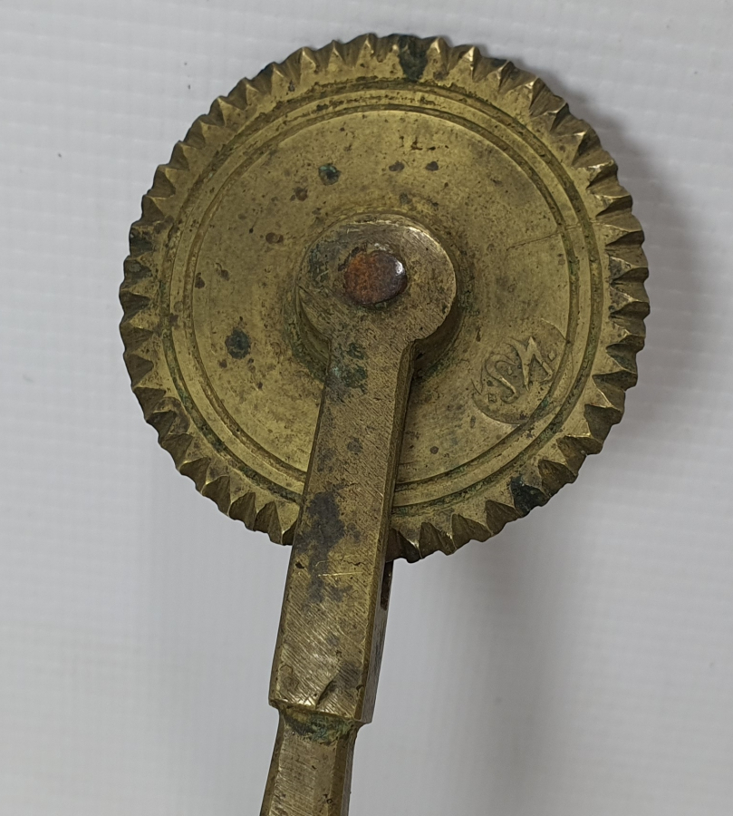 ÜZERİ SÜLEYMANİYE DAMGALI OSMANLI DÖNEMİ HAMUR KESME ALETİ