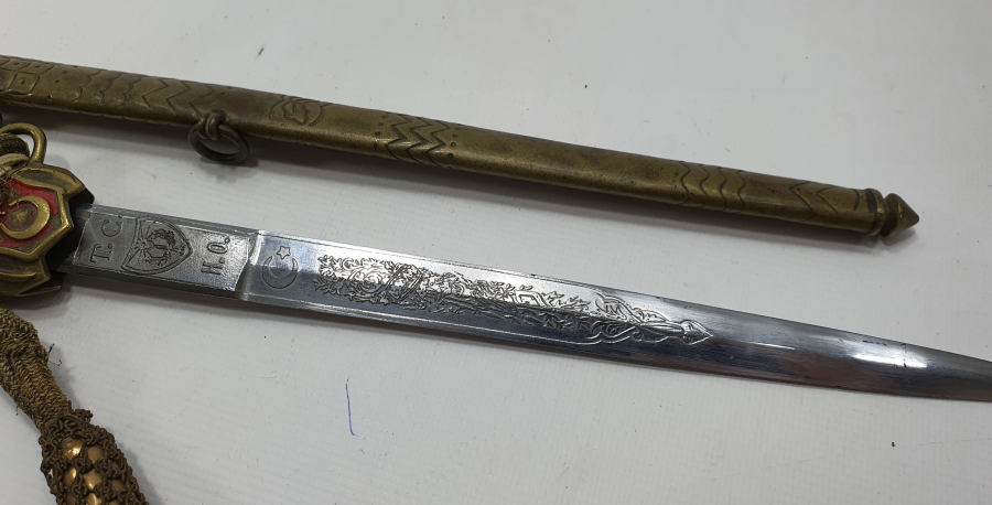 ORJİNAL PÜSKLÜYLE BAKALİT SAPLI ANTİKA DENİZCİ SUBAY MEÇİ