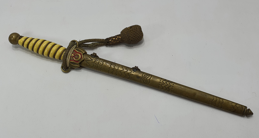 ORJİNAL PÜSKLÜYLE BAKALİT SAPLI ANTİKA DENİZCİ SUBAY MEÇİ