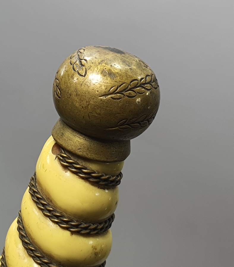 ORJİNAL PÜSKLÜYLE BAKALİT SAPLI ANTİKA DENİZCİ SUBAY MEÇİ