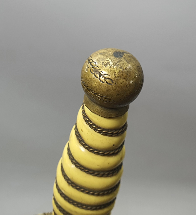 ORJİNAL PÜSKLÜYLE BAKALİT SAPLI ANTİKA DENİZCİ SUBAY MEÇİ