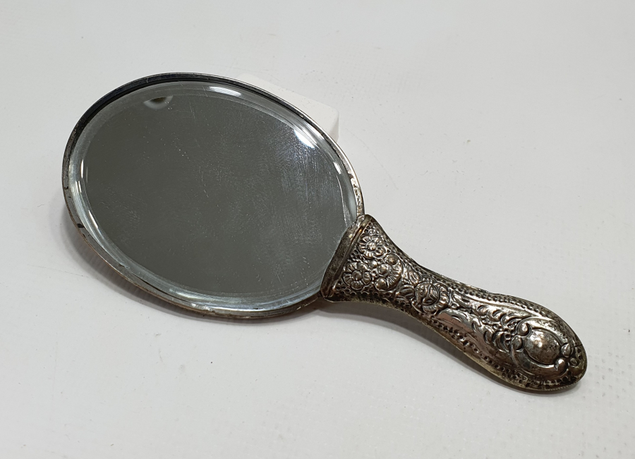 ÜZERİ KABARTMA İŞÇİLİKLİ GÜMÜŞ EL AYNASI