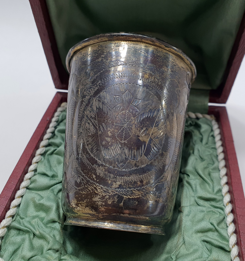 ÜZERİ OSMANLI DEVLET ARMALI ORJİNAL KUTUSUNDA GÜMÜŞ SU BARDAĞI