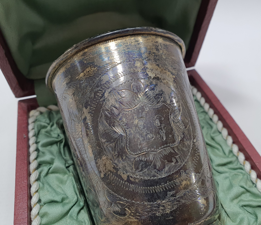 ÜZERİ OSMANLI DEVLET ARMALI ORJİNAL KUTUSUNDA GÜMÜŞ SU BARDAĞI