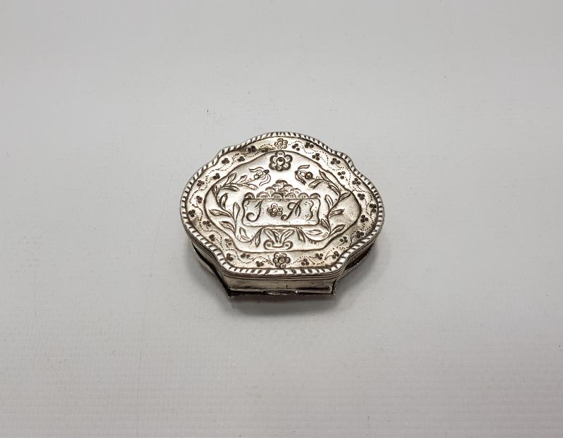 OSMANLI DÖNEMİ RUM İŞİ GÜMÜŞ ENFİYE KUTUSU 