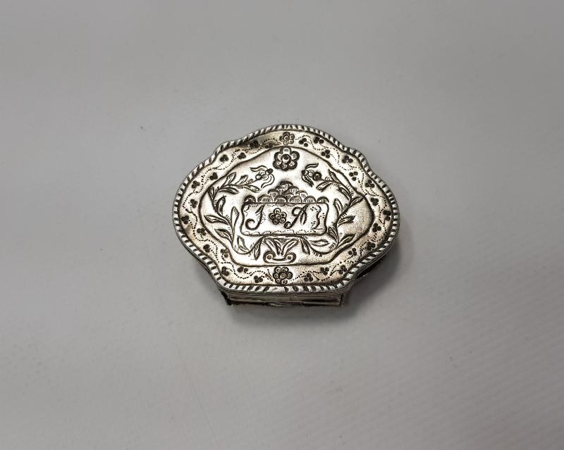 OSMANLI DÖNEMİ RUM İŞİ GÜMÜŞ ENFİYE KUTUSU 