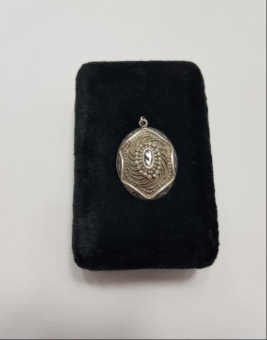 OSMANLI DÖNEMİ VAV HARFLERİYLE SÜSLÜ SAVATLI GÜMÜŞ KOLYE UCU 