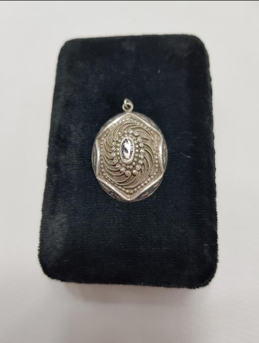 OSMANLI DÖNEMİ VAV HARFLERİYLE SÜSLÜ SAVATLI GÜMÜŞ KOLYE UCU 