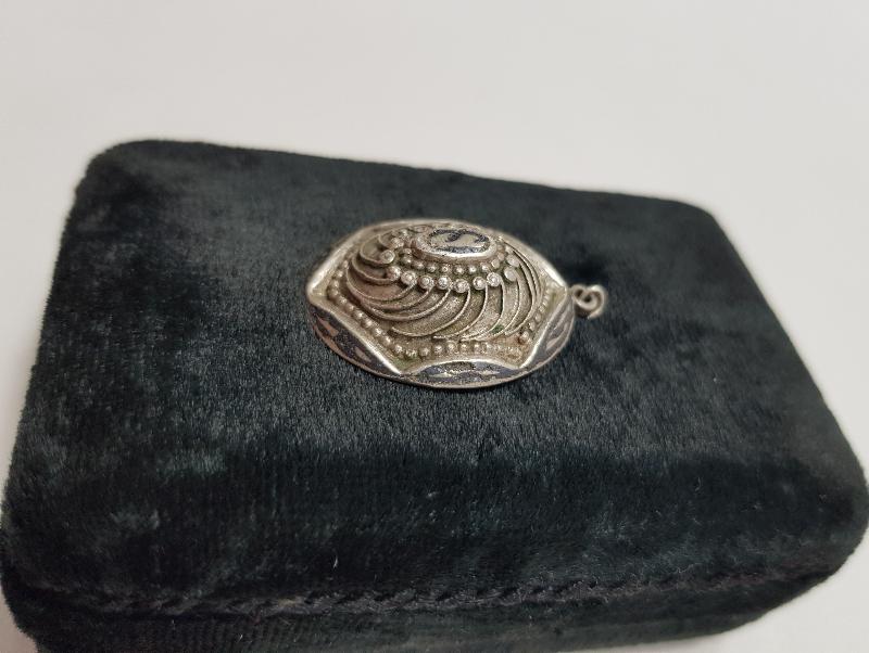 OSMANLI DÖNEMİ VAV HARFLERİYLE SÜSLÜ SAVATLI GÜMÜŞ KOLYE UCU 