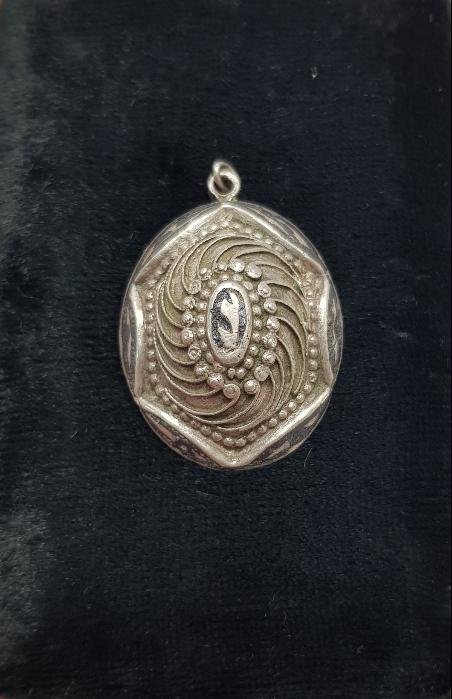 OSMANLI DÖNEMİ VAV HARFLERİYLE SÜSLÜ SAVATLI GÜMÜŞ KOLYE UCU 