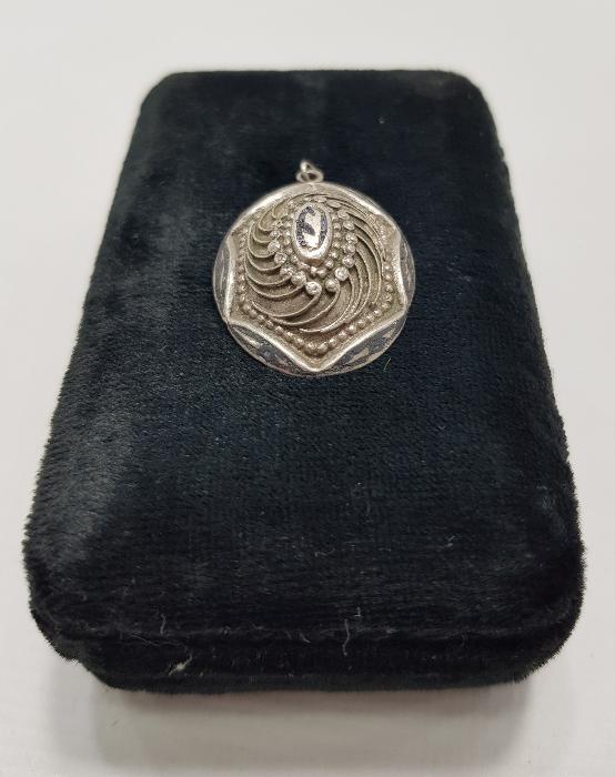 OSMANLI DÖNEMİ VAV HARFLERİYLE SÜSLÜ SAVATLI GÜMÜŞ KOLYE UCU 