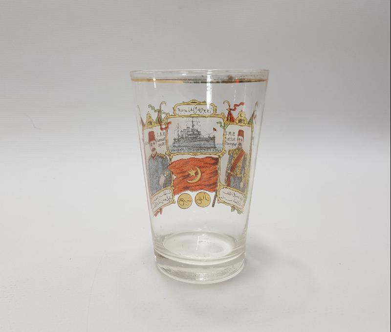 SULTAN MEHMED REŞAD & YUSUF İZZETTİN EFENDİ VE MEŞRUTİYET BAYRAKLI ŞERBET BARDAĞI