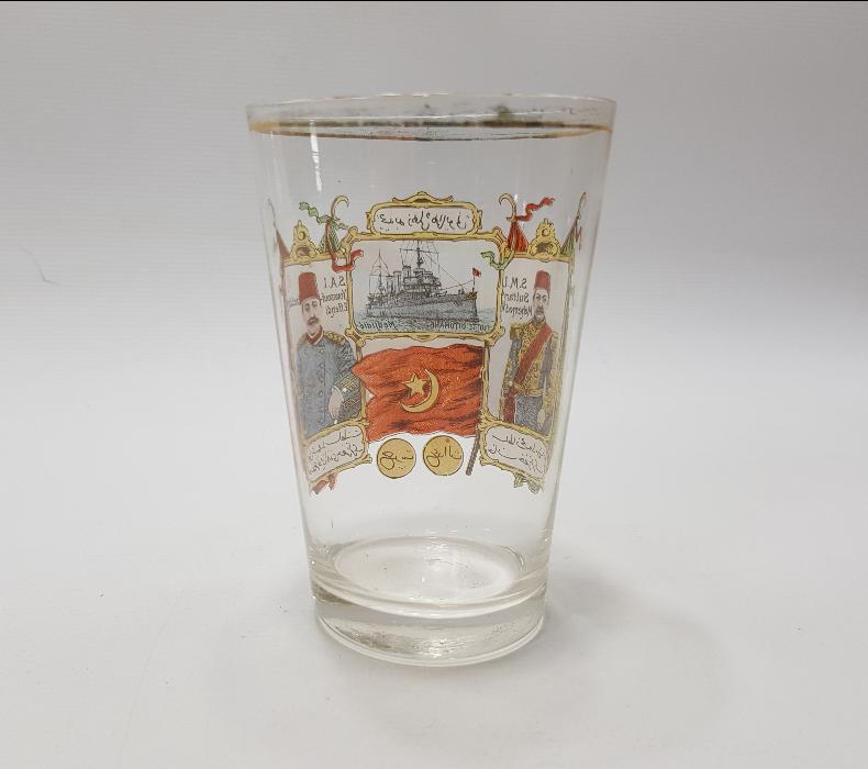 SULTAN MEHMED REŞAD & YUSUF İZZETTİN EFENDİ VE MEŞRUTİYET BAYRAKLI ŞERBET BARDAĞI